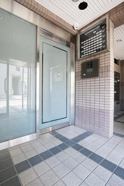 21/22 エントランス