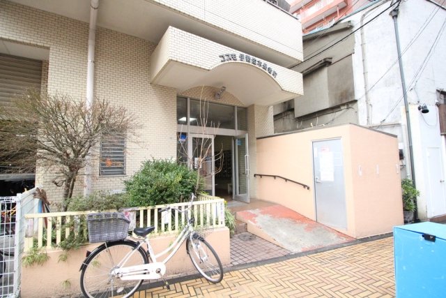 24/30 エントランス