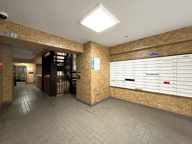 16/27 エントランス