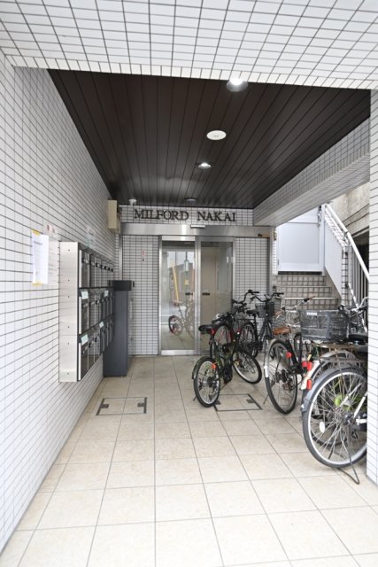 23/26 エントランス