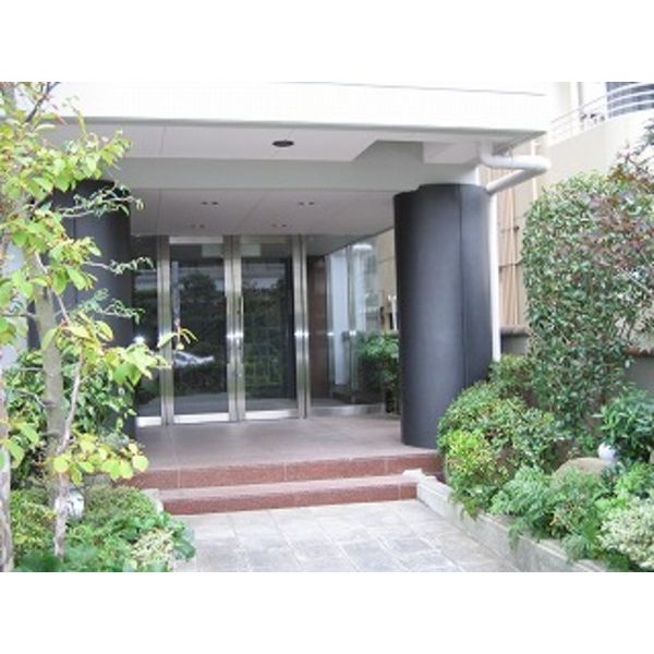 18/19 エントランス