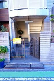 16/16 エントランス