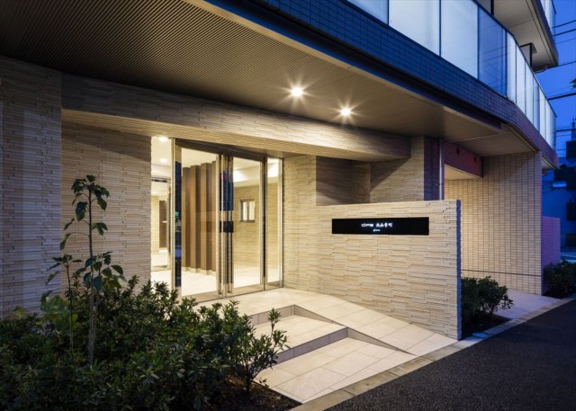 26/28 エントランス