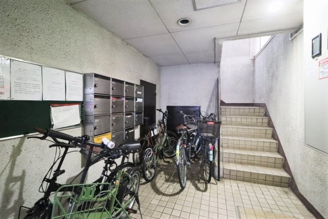 22/23 エントランス