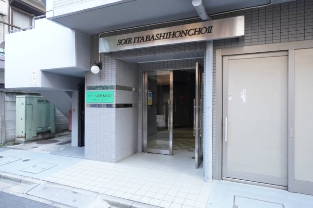 18/20 エントランス