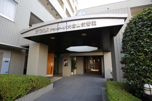 26/28 エントランス