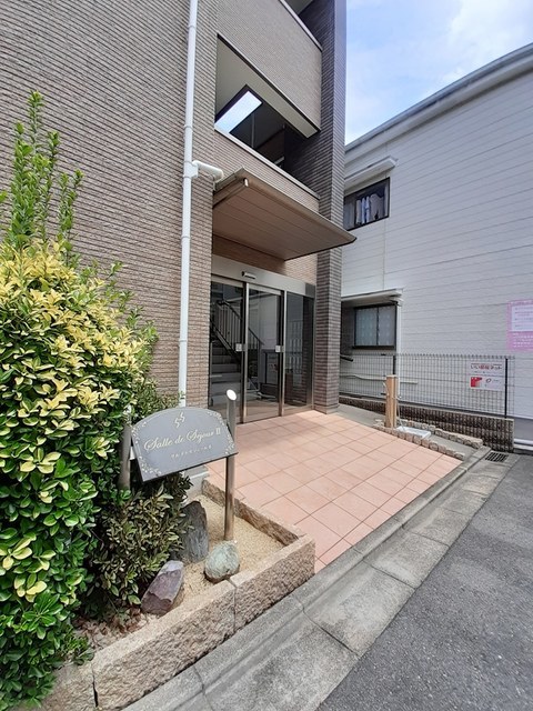 14/20 エントランス