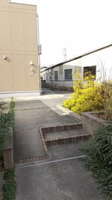 5/5 エントランス