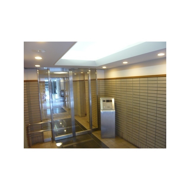 20/21 エントランス