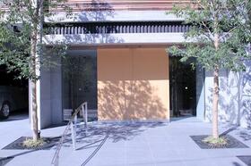 16/16 エントランス