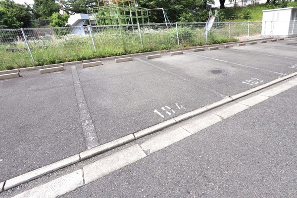 17/17 駐車場