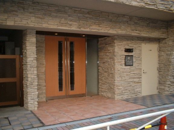 25/30 エントランス