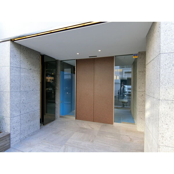 2/2 エントランス