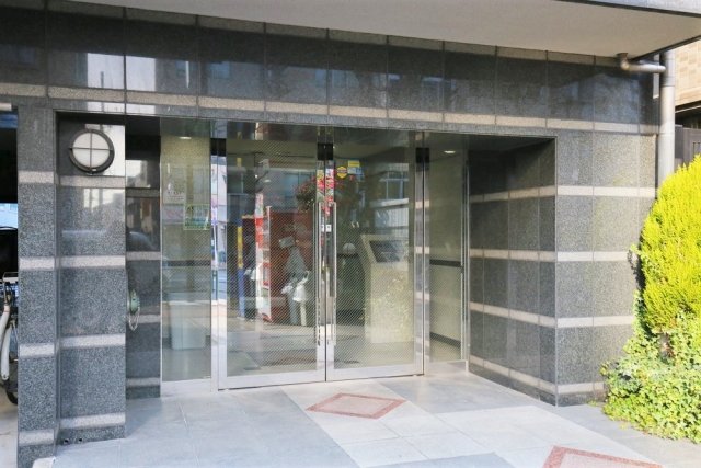 15/17 エントランス