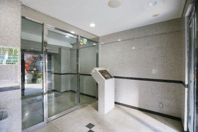 16/17 エントランス