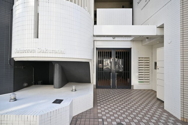 19/30 エントランス