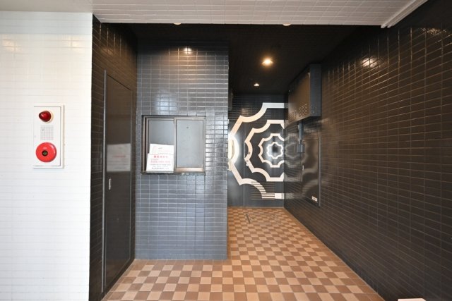 20/30 エントランス