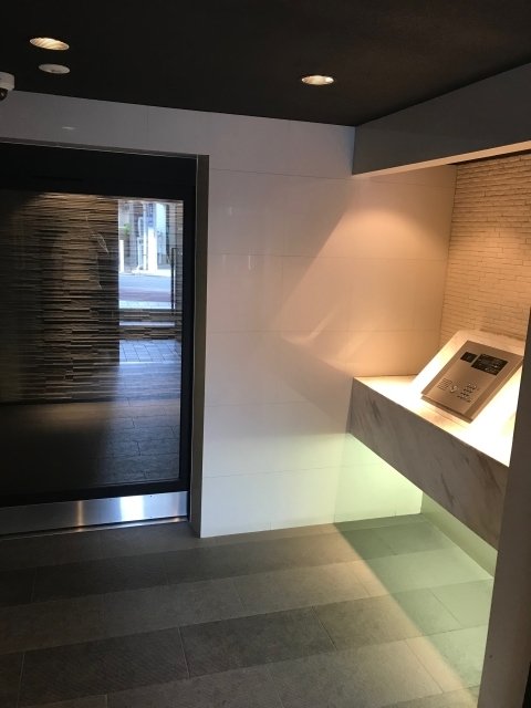 2/4 エントランス