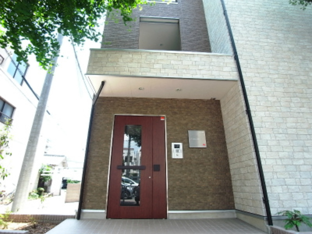 19/30 エントランス