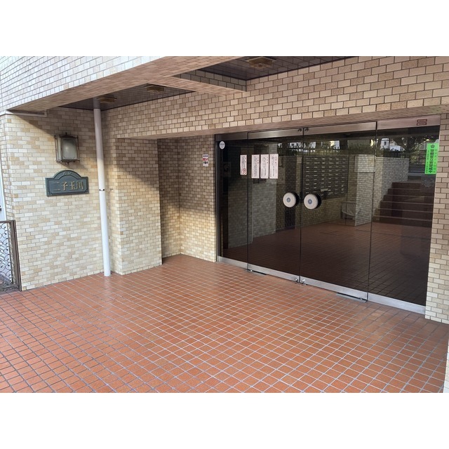 13/13 エントランス