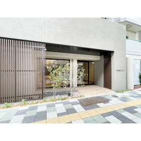 16/16 エントランス