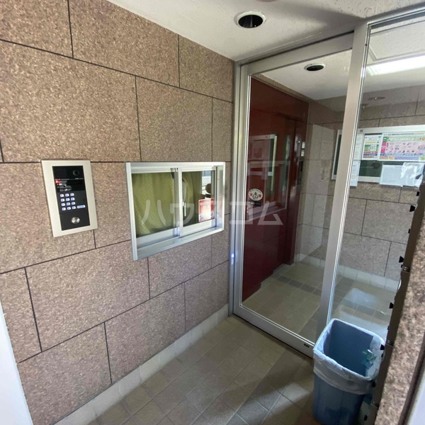 14/17 エントランス