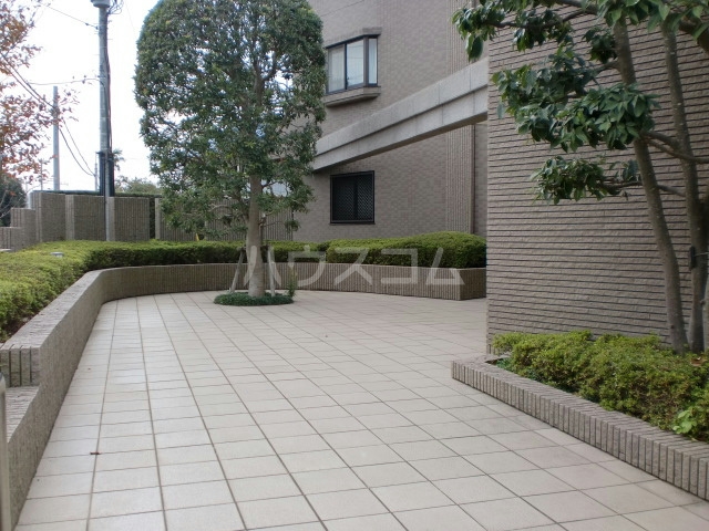 24/30 エントランス