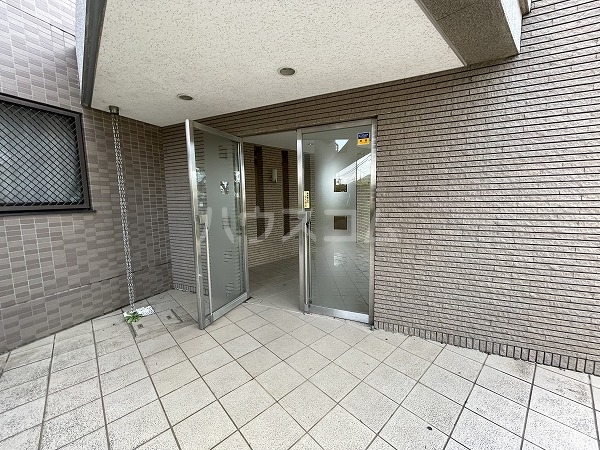 26/30 エントランス