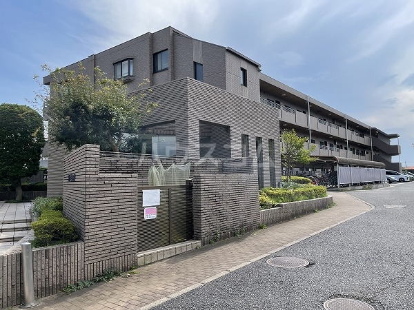 27/30 エントランス