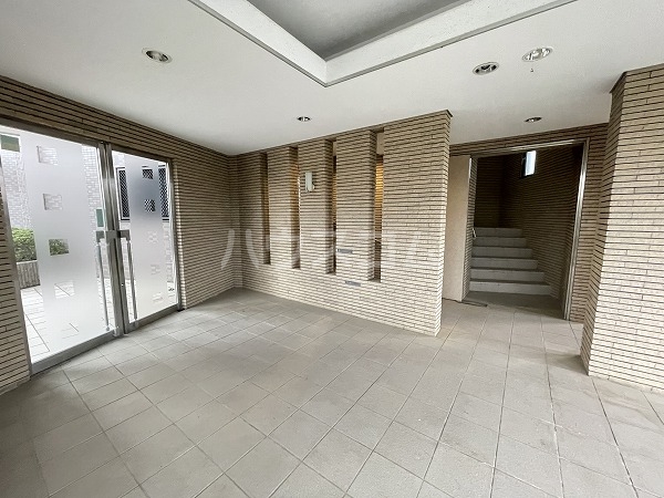 28/30 エントランス