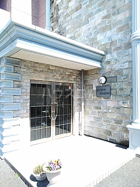 19/20 エントランス