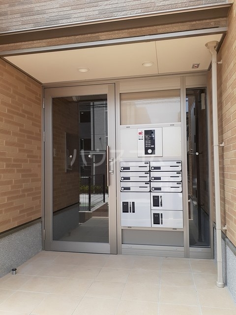 28/30 エントランス