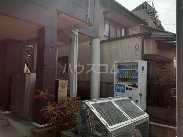 19/27 エントランス