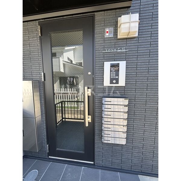 21/30 エントランス