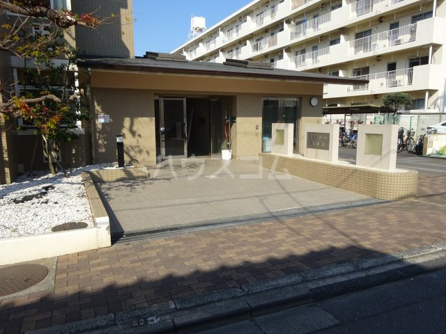 25/30 エントランス