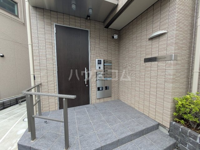 23/25 エントランス