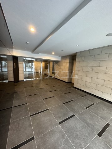 20/30 エントランス