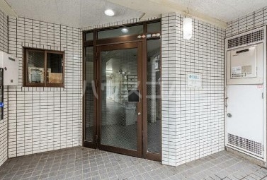 28/30 エントランス