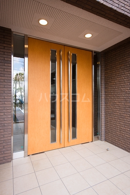 23/24 エントランス