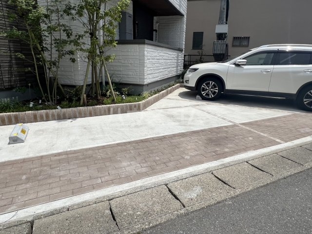 27/30 駐車場