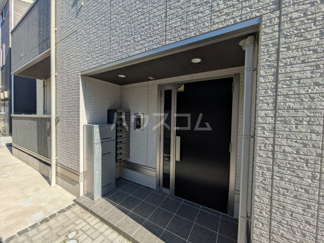 28/30 エントランス