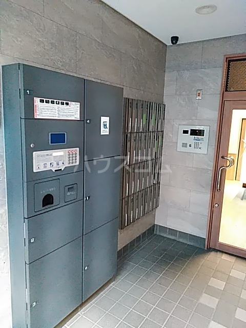 25/27 エントランス