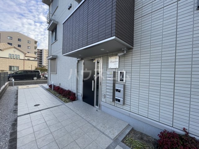 18/27 エントランス