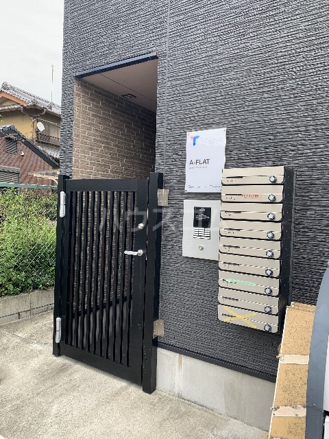 25/30 エントランス