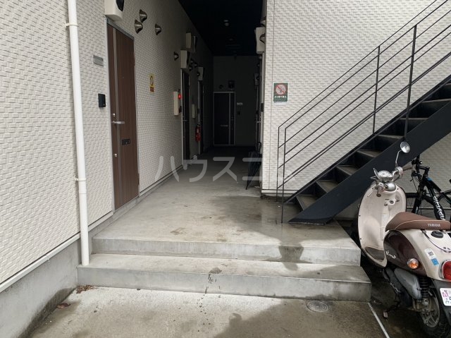 23/30 エントランス