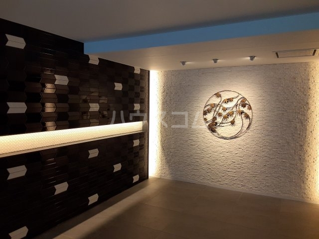 22/27 エントランス