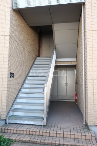 2/4 エントランス