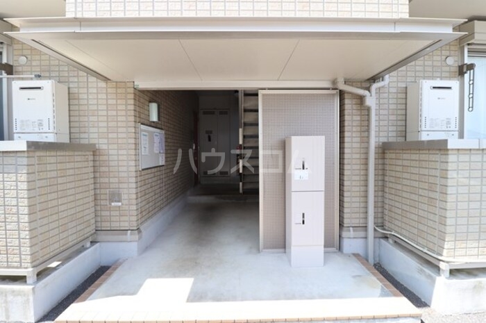 18/22 エントランス