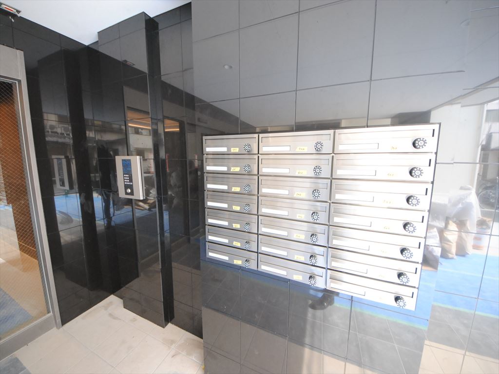 27/30 エントランス