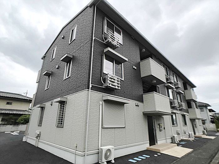 13/18 エントランス